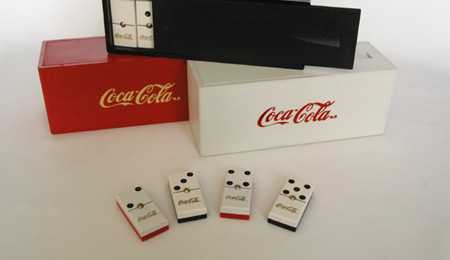 Dominó bicolor en caja de pasta